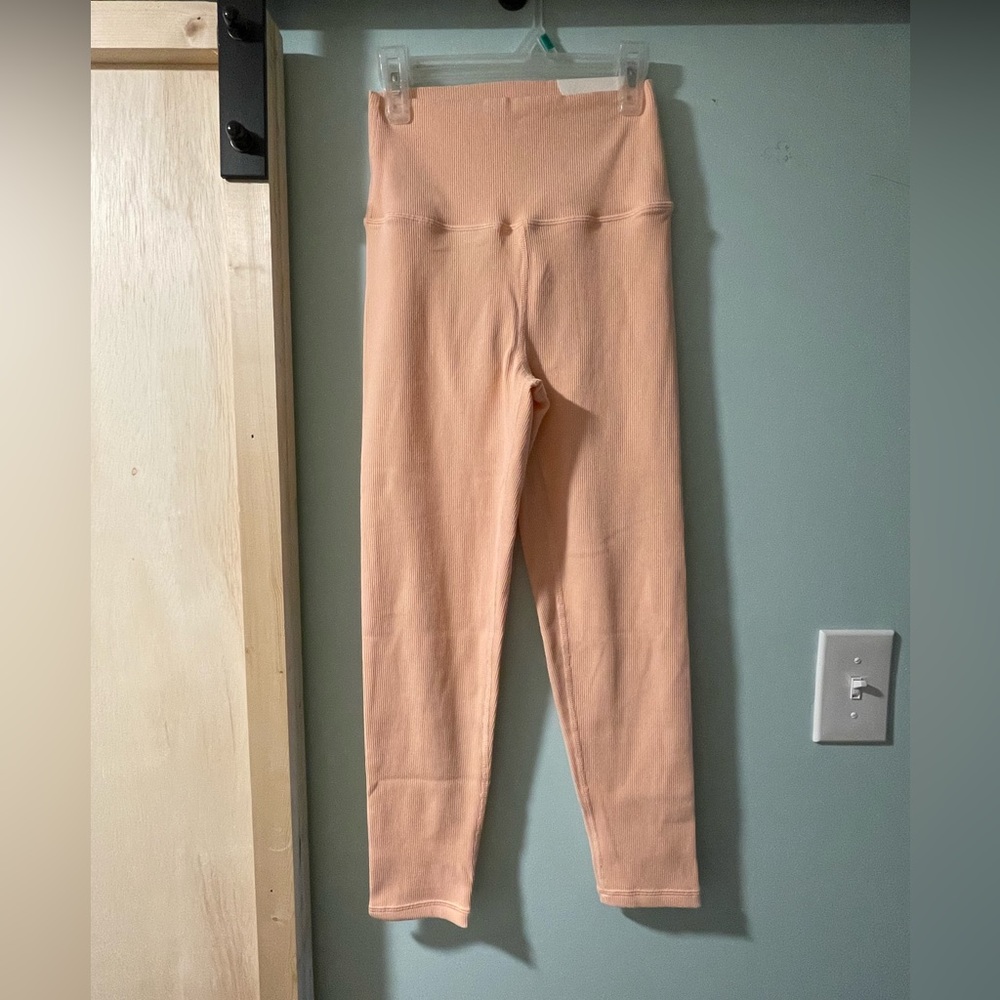NWT Med Offline by Aerie Peach colored 7/8 Leggings